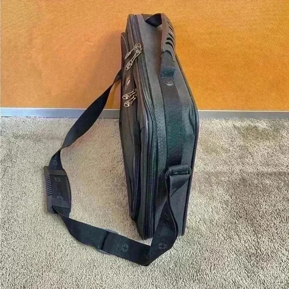 Swiss Gear Laptop Bag - Picture 3 of 7